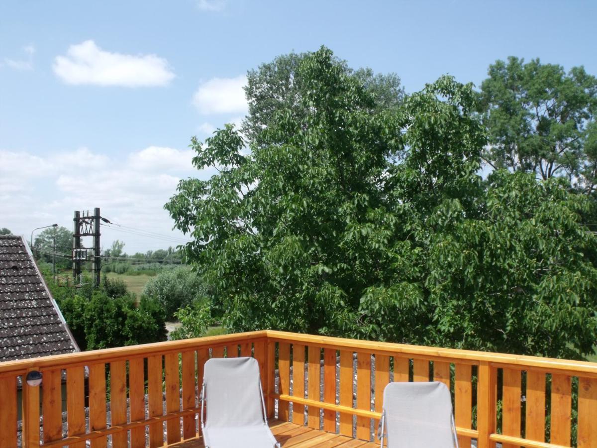 Bed and Breakfast Margaréta Étterem Panzió Balatonberény Esterno foto