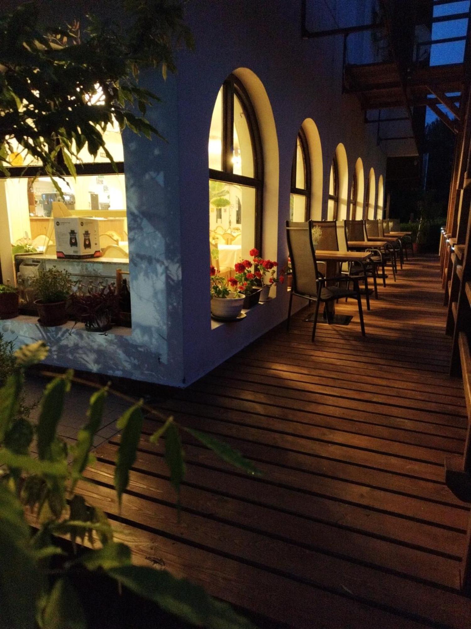 Bed and Breakfast Margaréta Étterem Panzió Balatonberény Esterno foto