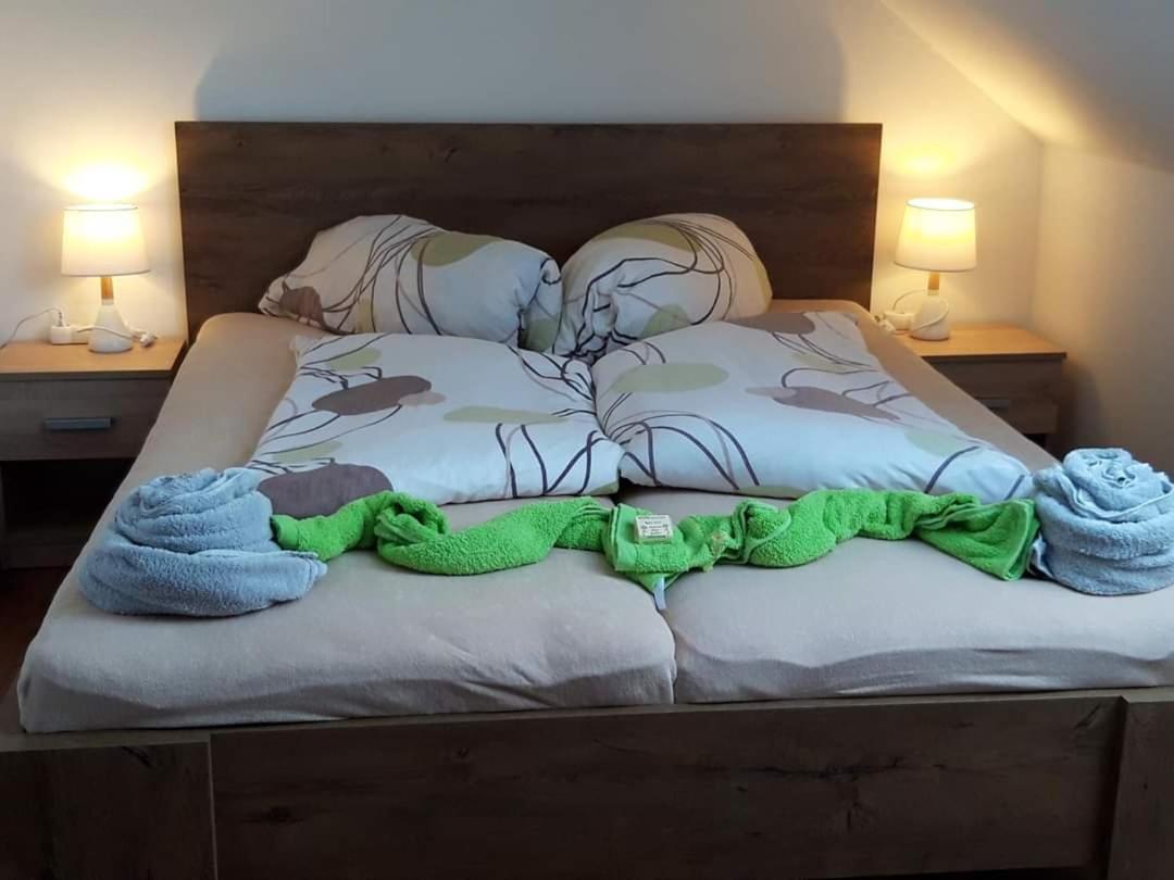 Bed and Breakfast Margaréta Étterem Panzió Balatonberény Esterno foto